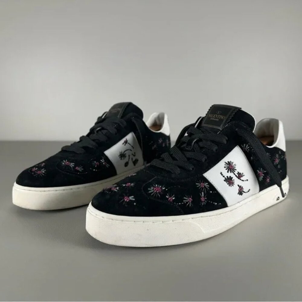 Vintage authentic Valentino Garavani beaded sneakers. Size 41